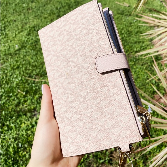 ‼️SALE‼️💕Michael Kors large phone wristlet pink - Picture 2 of 9